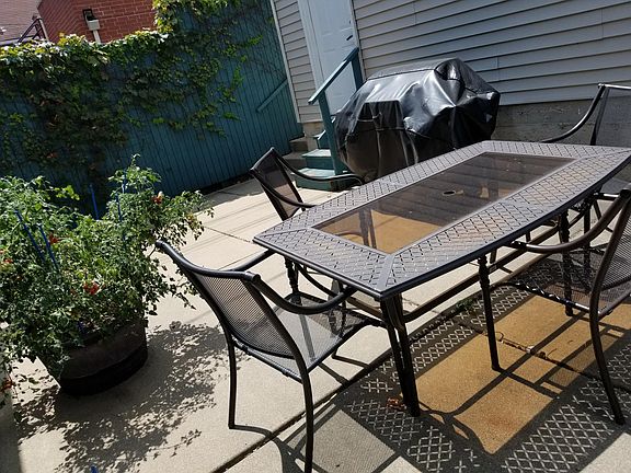3rd image of 2124 N Winchester Ave APT 2F