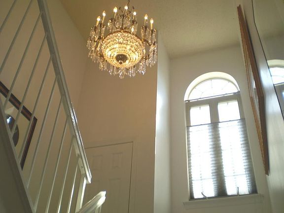 2 story foyer plenty of light