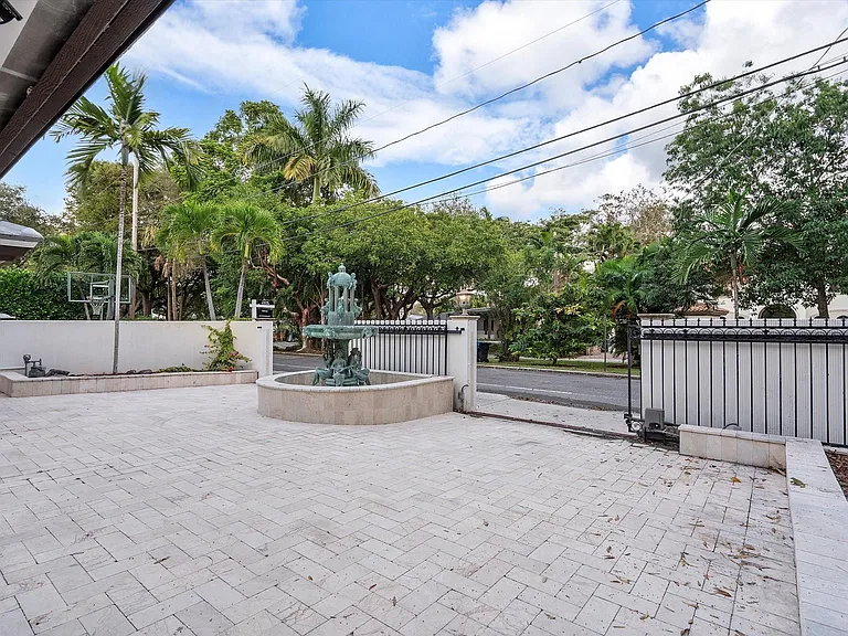 1421 Ponce De Leon Dr — Photo 68