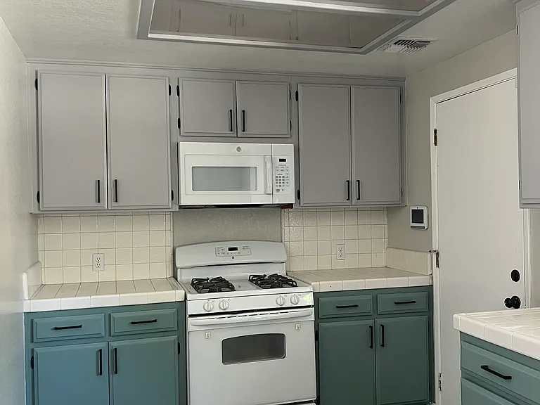 9210 Langdon Ave — Photo 9