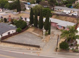 665-667 Townsite Dr, Vista, CA 92084