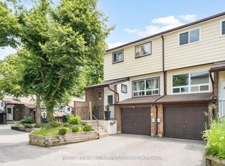 63 Ferris Ln #E4, Barrie, ON L4M5C4