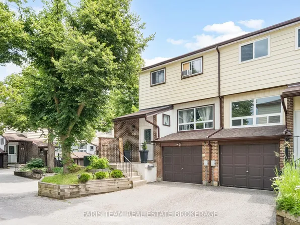 63 Ferris Ln #E4, Barrie, ON L4M 5C4
