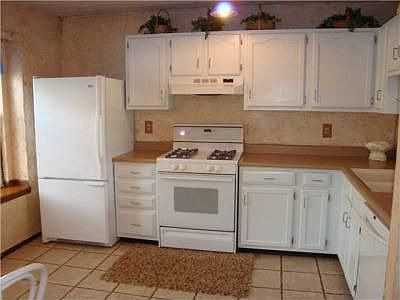 2nd image of 2918 Arrowsmith Dr