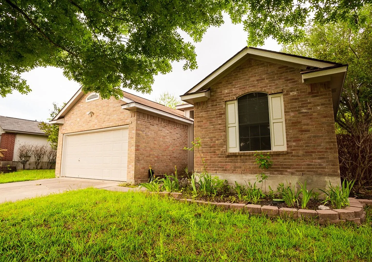 3BR/2BA Hutto Home with 2-Car Garage & Fireplace! — Photo 3