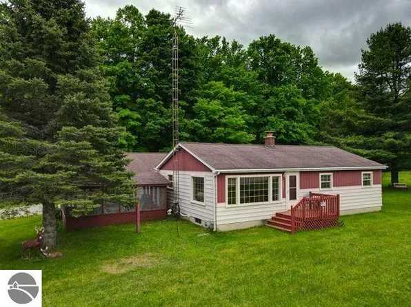 23981 M 32 S, Hillman, MI 49746