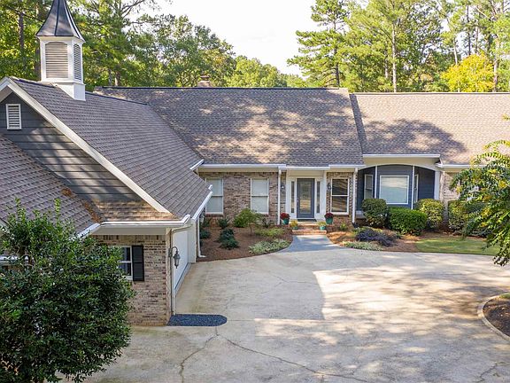 4th image of 1001 Pinehurst Dr