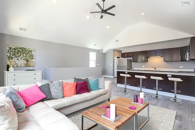 2 bed, 1350 sqft, $2,750 — Photo 2