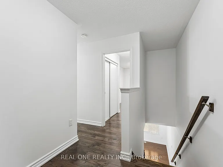 30 Henneberry Ln — Photo 25