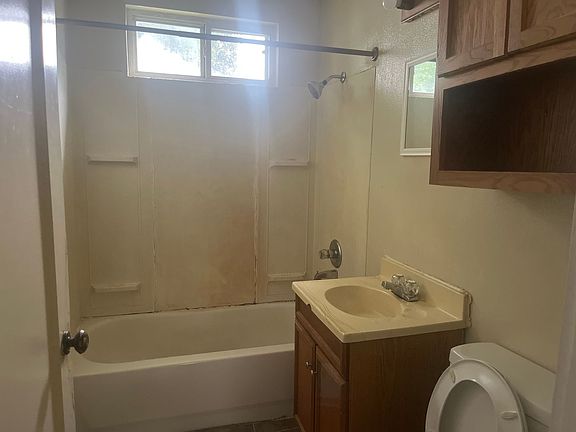 2nd image of 810 N Denver Ave