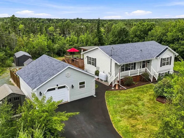 80 Astour Dr, Eastern Passage, NS B3G 1S2
