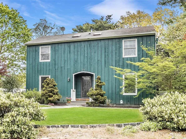 10 Morgan Lane, Bayport, NY 11705