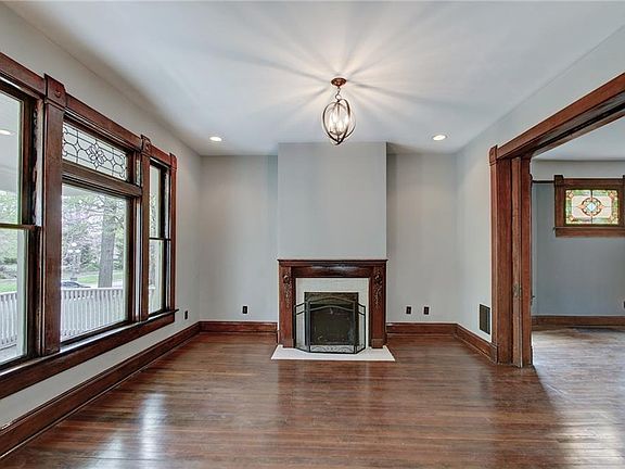 3rd image of 548 Woodruff Place East Dr