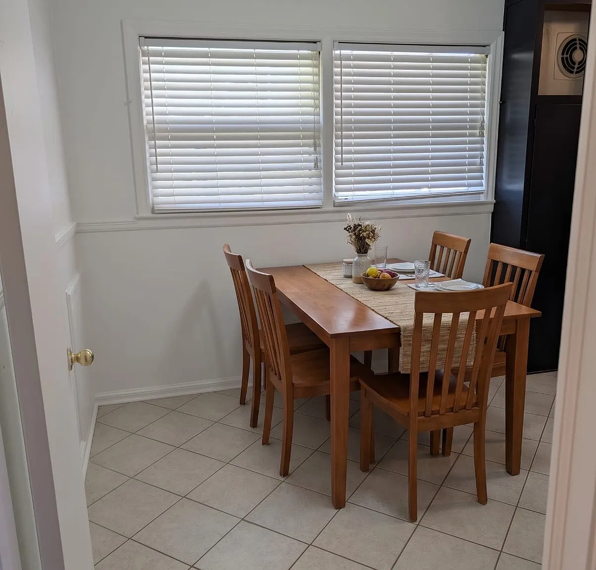 3 bed, 2404 sqft, $1,200 — Photo 1