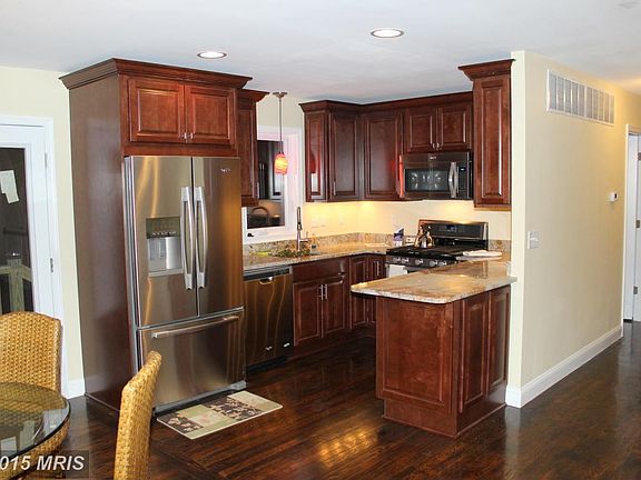 4th image of 6 Ellington Dr