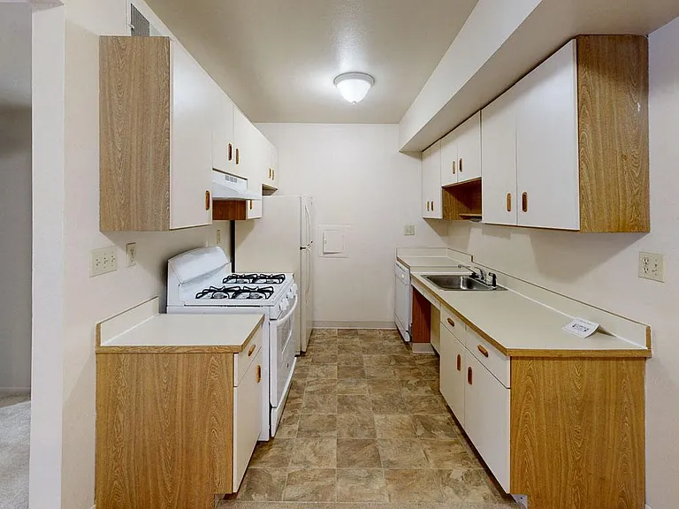 Trappers Cove Apartments — Photo 102