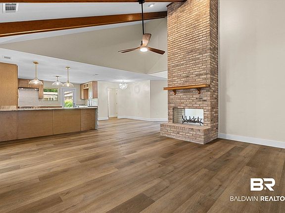 3rd image of 128 Dewitt Cir
