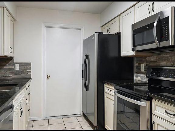 2nd image of 4465 NE 34th Ct