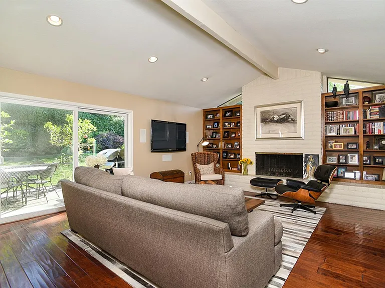1228 Lantern Ct — Photo 16