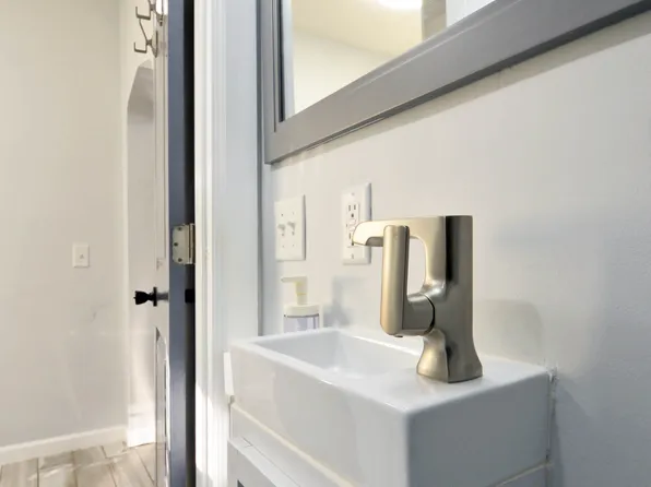 2104 Harriet Ave APT 204, Minneapolis, MN 55405