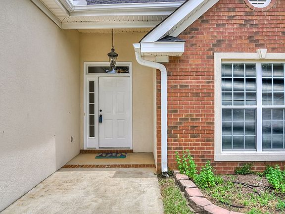 2nd image of 725 Bradford Ln