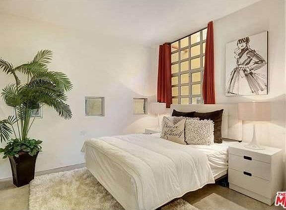 5th image of 2336 28th St APT A