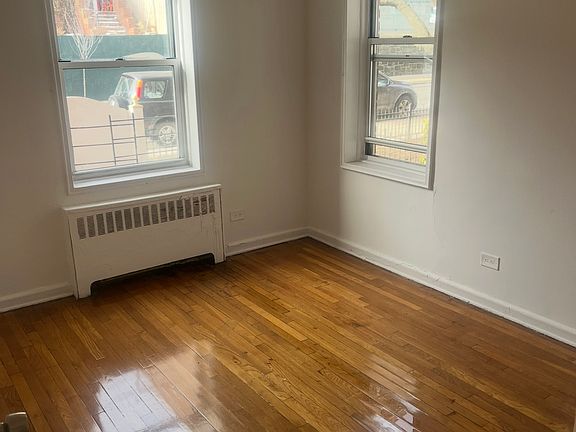 4th image of 299 Saint Marks Pl Floor 1