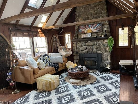 2nd image of 78 Woodlawn Rd