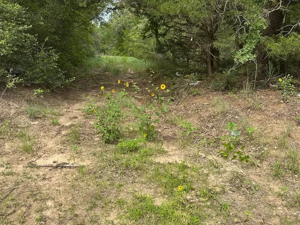 58-61 Pecan Dr, Caldwell, TX 77836