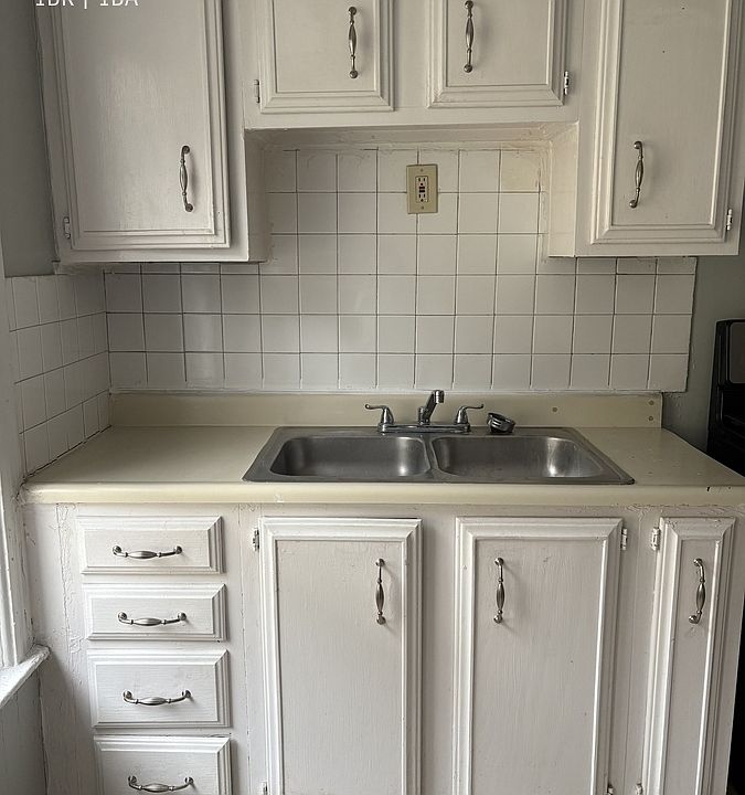 1st image of 130 Parkdale Ave Unit 3