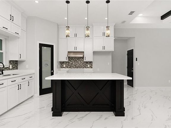 4th image of 103 Ebano Dr