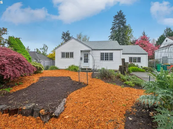 137 Cedar Ln, Wood Village, OR 97060