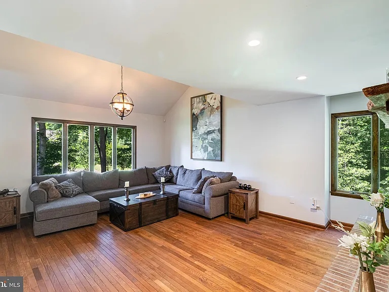 8150 Plowden Dr — Photo 13