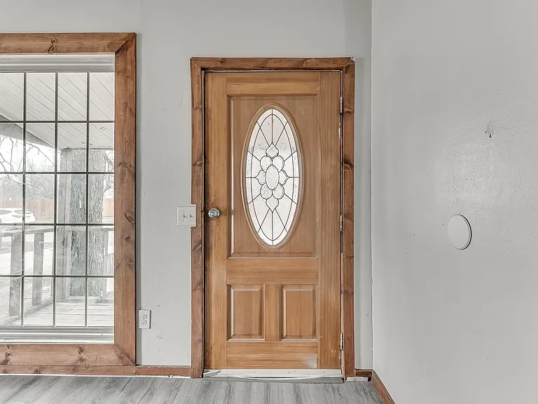 118 S Miles Ave — Photo 2