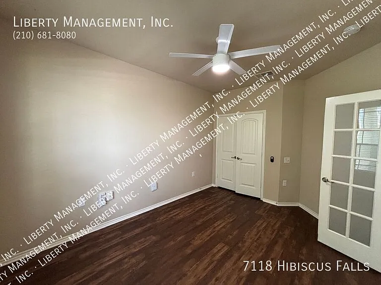 7118 Hibiscus Fls — Photo 4