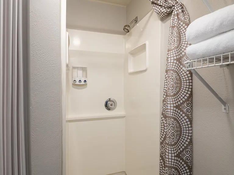 1017 Poplar St #1/2 — Photo 3