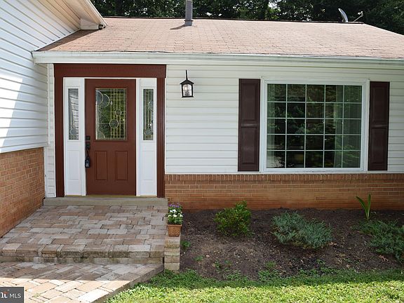3rd image of 4611 Lawn Ct