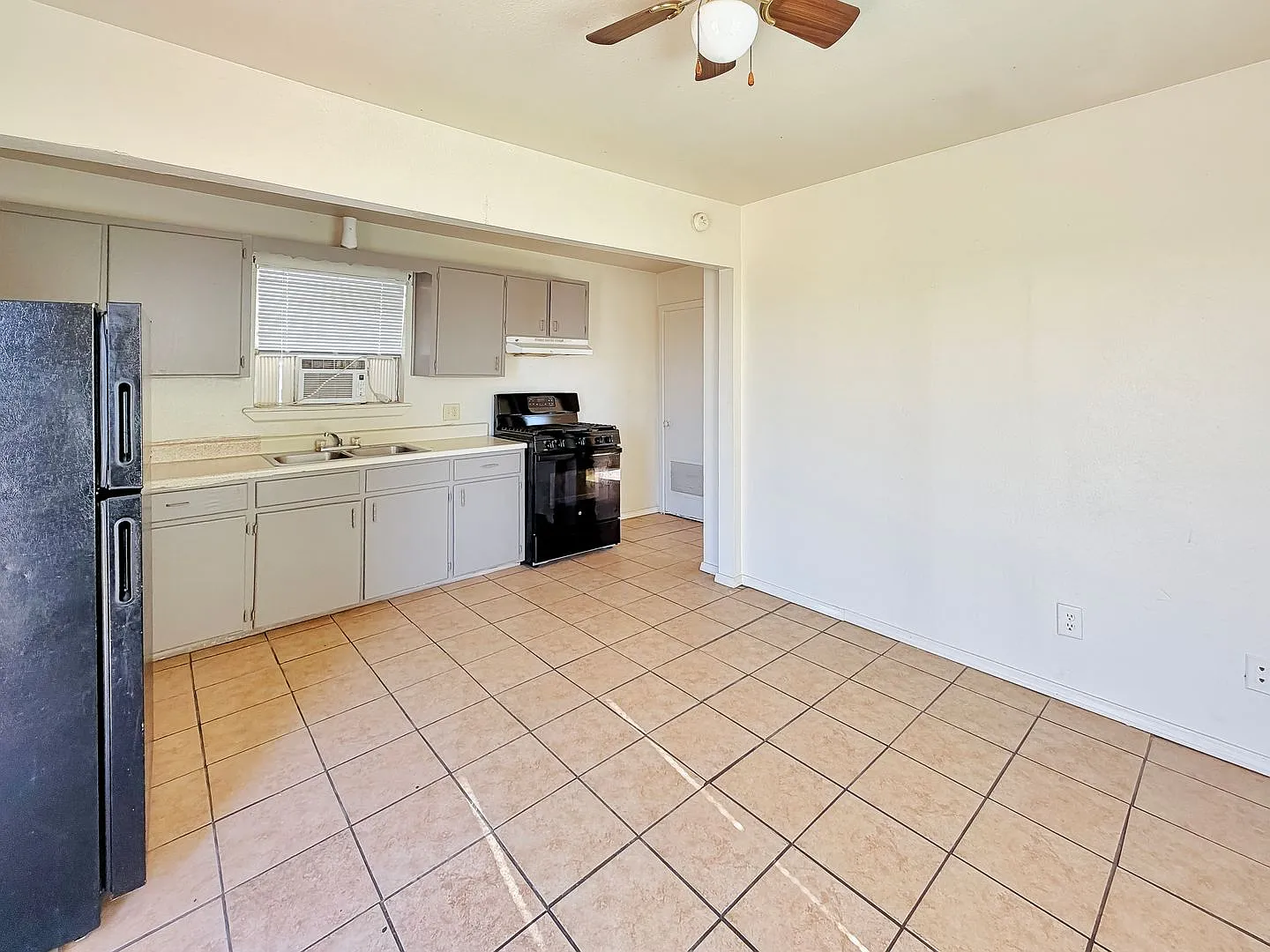 210-218 North Leech Street — Photo 2