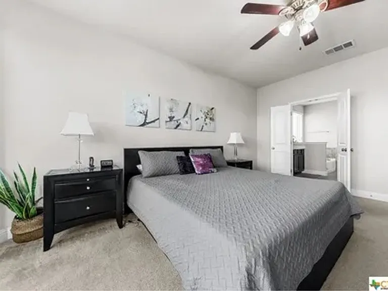 807 Old World Dr — Photo 11