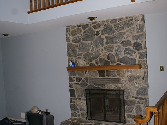 3rd image of 513 Stenning Dr