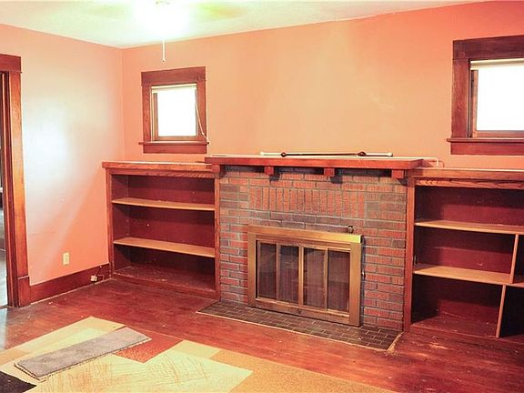 3rd image of 413 E Marion St