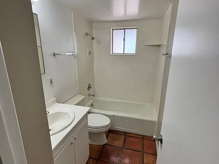 3248 E Edison St #1 — Photo 6