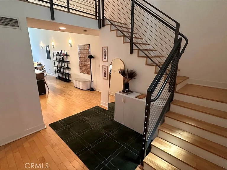 12837 Moorpark St #107 — Photo 13