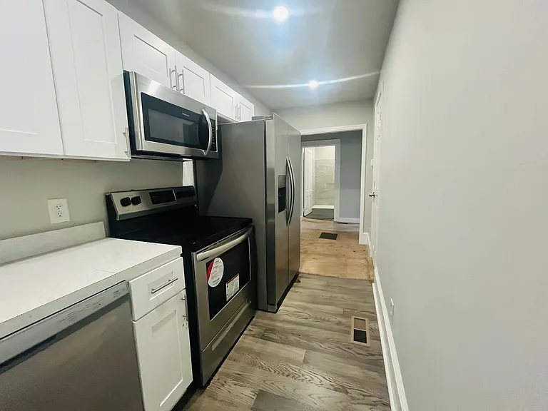 1055 Walnut St #C — Photo 4