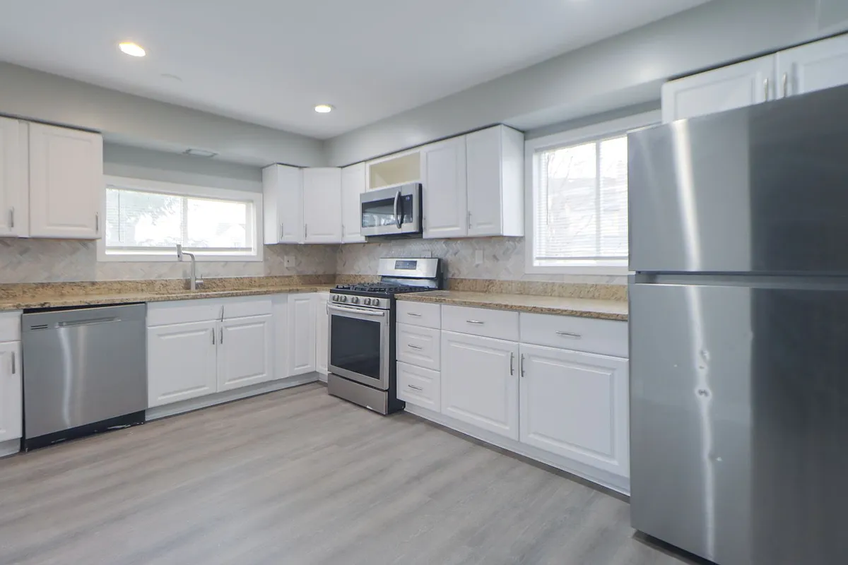 Building Photo - 2502 E 140th Pl