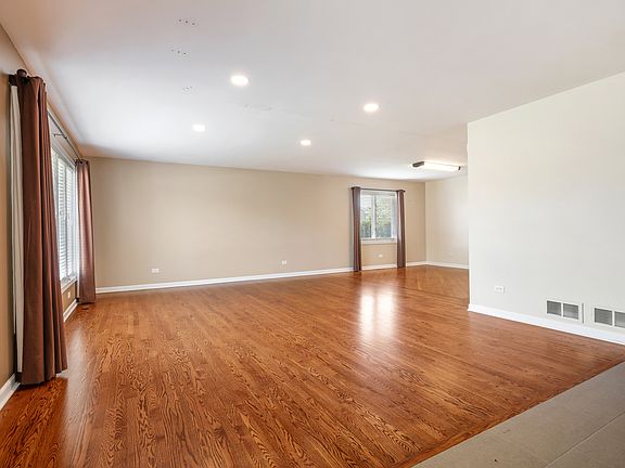 4th image of 19522 Victorian Dr