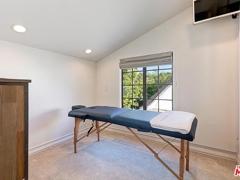 1075 Wallace Rdg — Photo 23