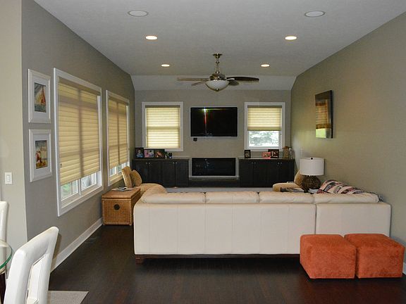 3rd image of 701 Deerfield Dr