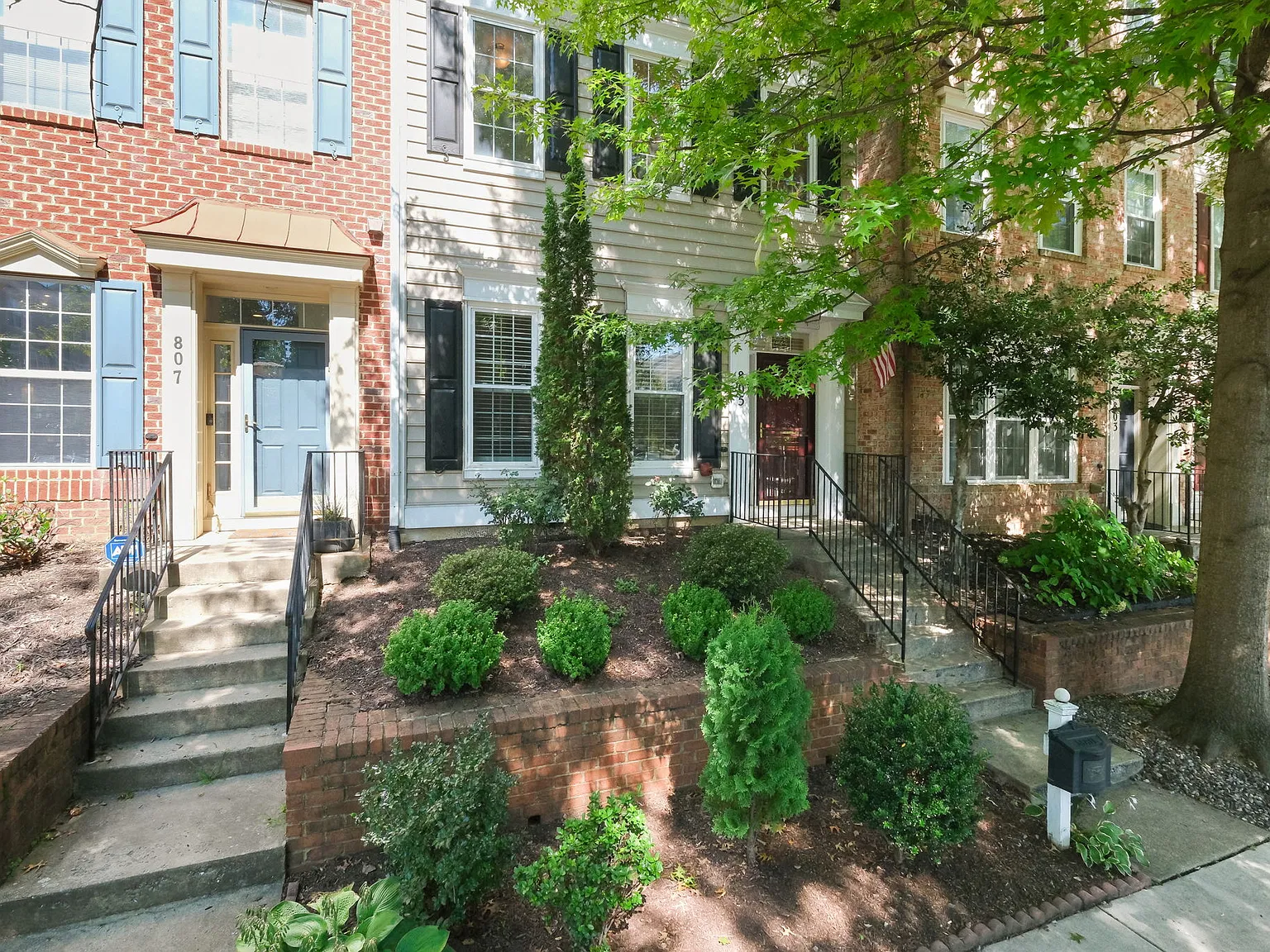 4 bed, 2.5 bath, 2160 sqft, $3,800 — Photo 4
