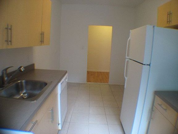 4th image of 4126 73rd St APT D32